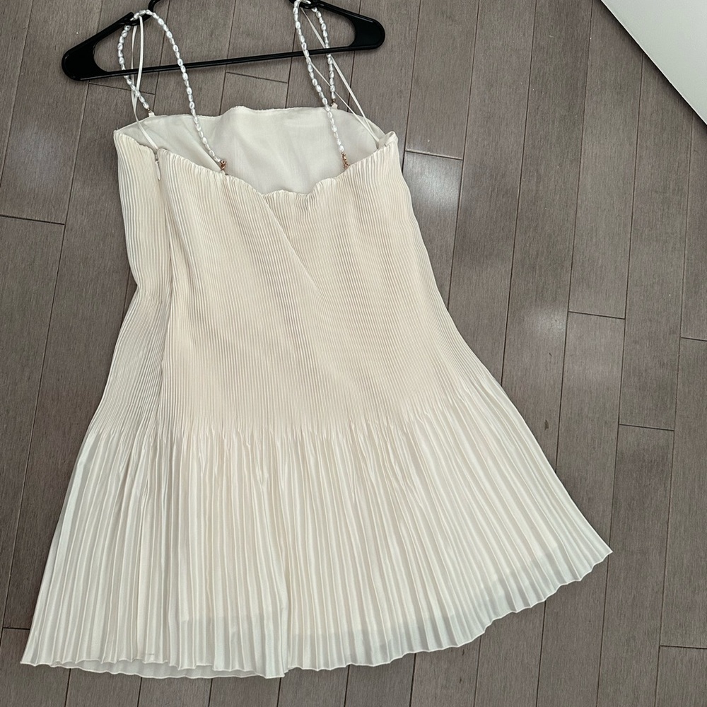 Abercrombie & Fitch Cream Pleated Midi Dress - Picture 2 of 3